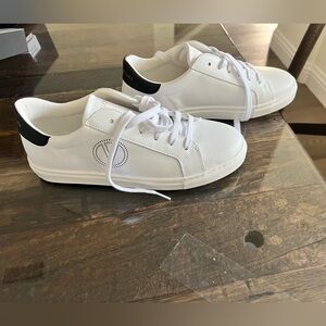 New In box White Sneakers Size 9 Valentino by Mario Valentino